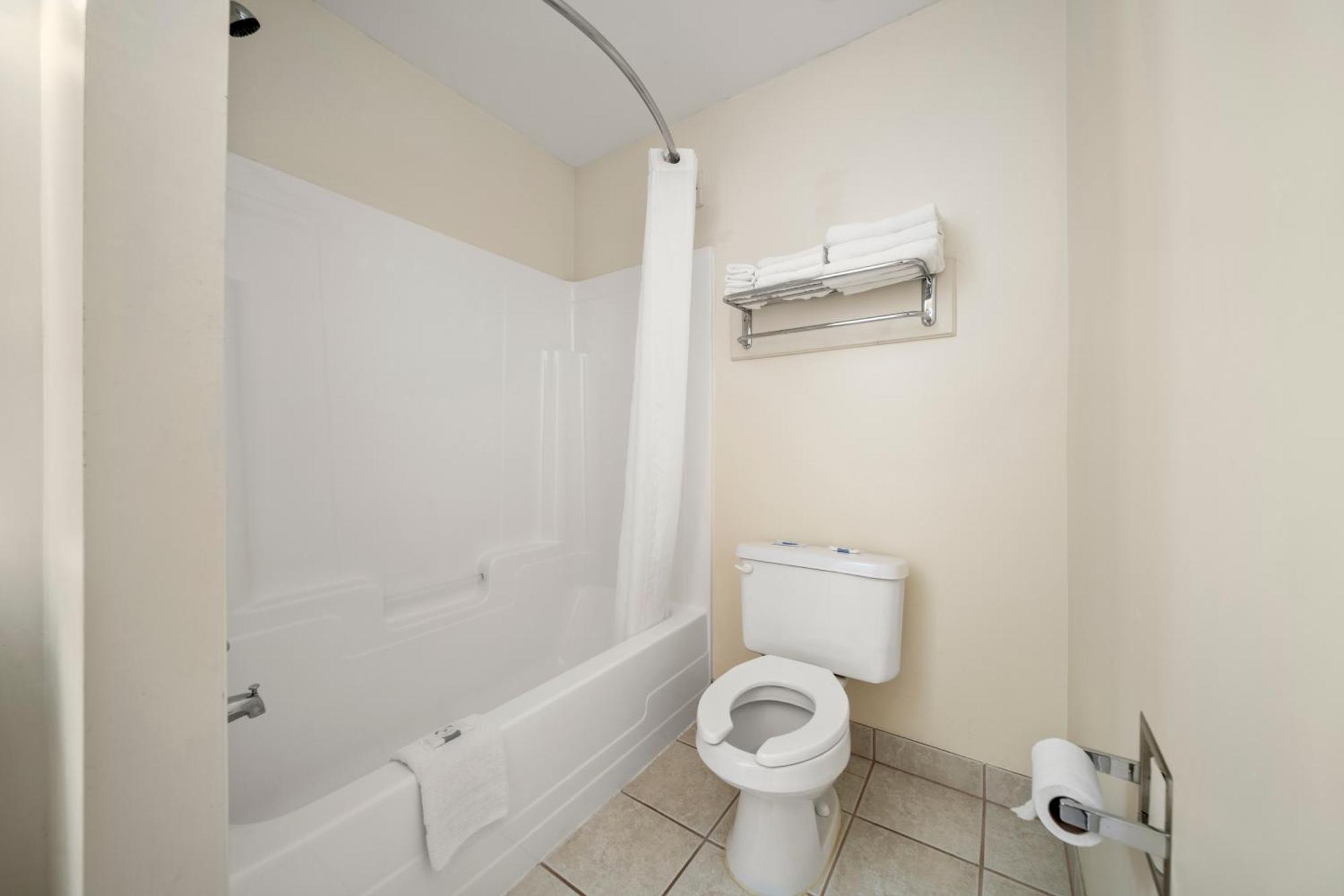 Thumb Heritage Inn Sandusky Room photo