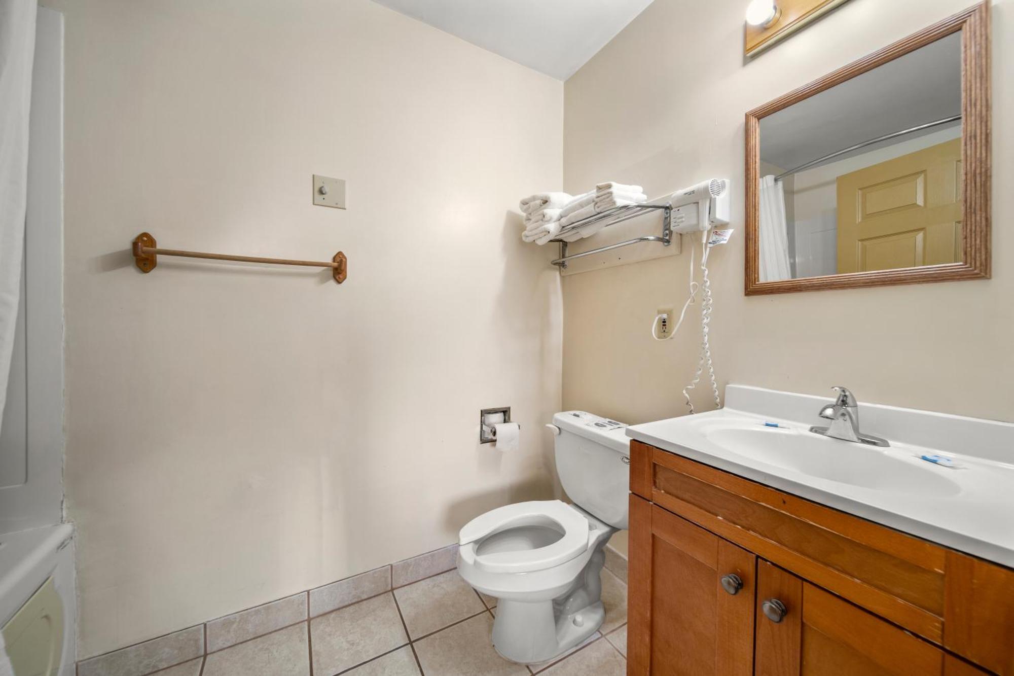 Thumb Heritage Inn Sandusky Room photo